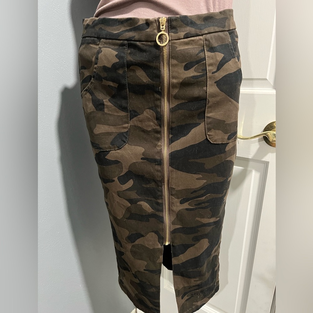 New York & Company Camouflage Pencil Skirt with Gold Zipper-